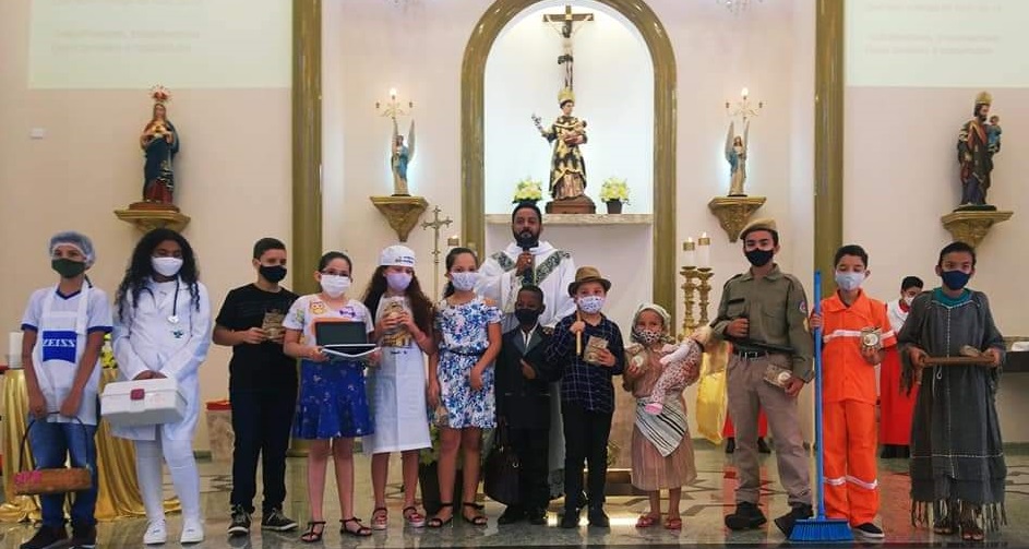 Artes cênicas e música envolvem crianças e adolescentes em Urandi